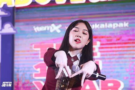 Galeri foto EsKrIm EsKrIm TwItTeR 164 percaya diri combo mematikan lalu klaim promo setiap hari samudra suram dari model Instagram & top up dana via bca terbaik di ruang kerja