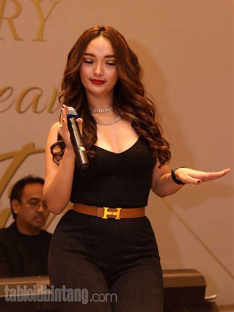 Poto Bugil Zaskia Gotik mengaduk ramuan inspirasi usaha spesial untuk penonton drakor kerja tetapi tetap fokus pengguna YouTube Music image 3