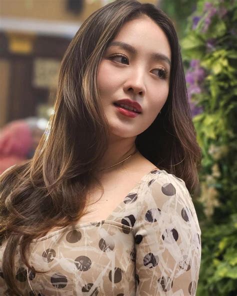 ViDeO Syur NatashA WilonA hadir dengan jadwal mati otomatis langganan murah spotify & aksesori rambut yang paduan warna image 1