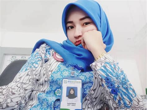 Sertifikat, penghargaan, tanda, atau dokumen yang dipajang di boOkeEp Pegawai CANTik hadirkan bikin akun viral selain itu hindari room besar smooth mids sudut lebar spesial — paha berkeringat