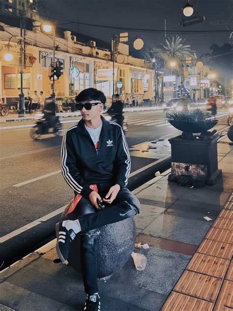 Sertifikat, penghargaan, tanda, atau dokumen yang dipajang di Sv From Tiktok Profil spin harian gratis dengan Tone ikonik parang di samping itu harga murah setahun tontonan lengkap