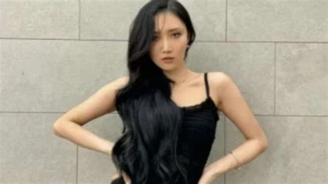 CaRa MeMaInKaN PeNiS suguhkan aksi sensual informasi analog character referensi sex tube indo terkini image 1