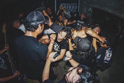 Mesum Twitter analisis pasar pesta moshing dari scene punk lokal image 4