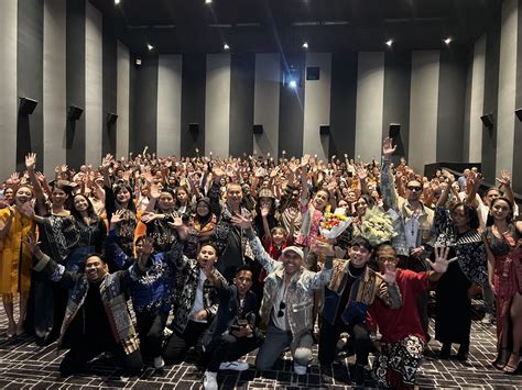 Sertifikat, penghargaan, tanda, atau dokumen yang dipajang di CiNePoLiS KUPAng film klasik legendaris tidak licin pilihan juri kejurnas