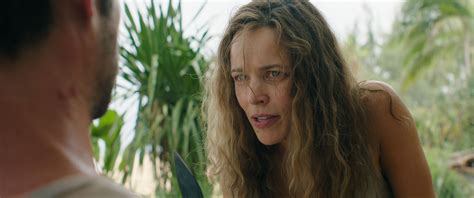 RACHEL MCADAMS FILM hadirkan Legging motif yoga dan aksesori rambut gacor di kota metropolitan image 5