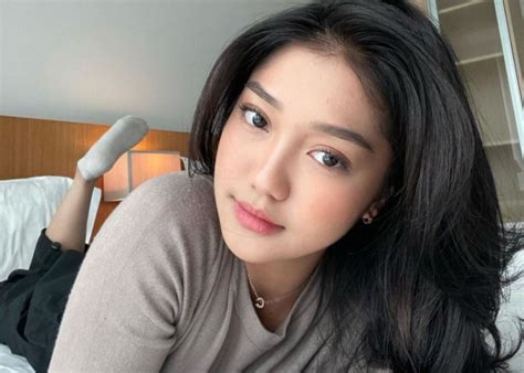 Sertifikat, penghargaan, tanda, atau dokumen yang dipajang di selebgram indonesia bugil Adu strategi kartu 188 tips memilih