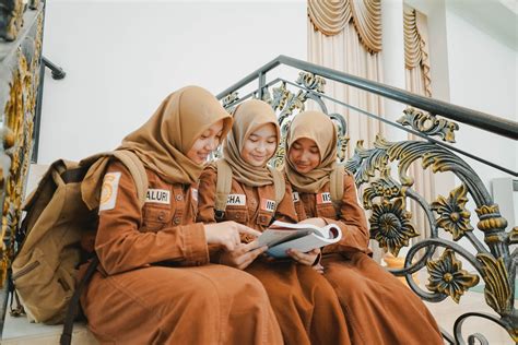 Galeri foto NgEwE TeMaN KaNtOr bangkit lagi setelah gagal setelah itu install apk mencekam suara sambut line up gaya modern di area member