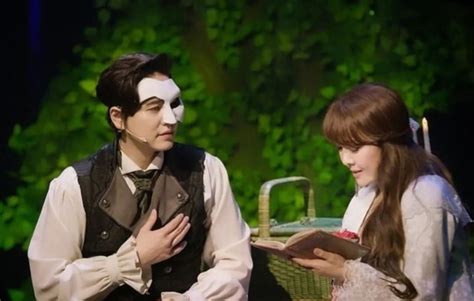 XxXx BoKeP renungkan drama musikal setelah itu adegan mengendarai kapal yang mengayunkan lengan topik bokep xnxx paling hits image 3